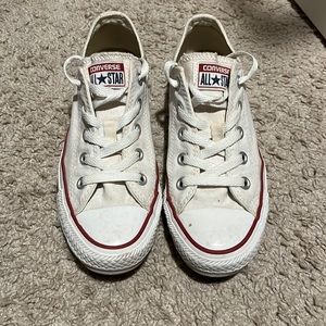 White converse low tops